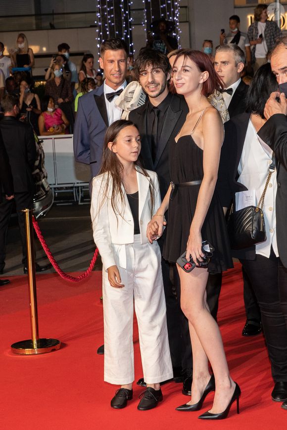 Alice, Ben et Joe Attal (les enfants de Charlotte Gainsbourg) - Montée des marches du film «Jane par Charlotte» lors du 74ème Festival International du Film de Cannes. Le 7 juillet 2021. © Borde-Jacovides-Moreau / Bestimage