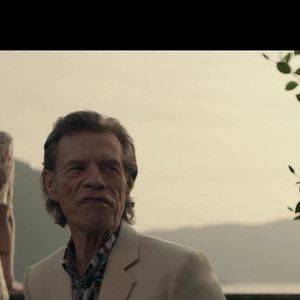 Mick Jagger sur le tournage du film The Burnt Orange Heresy, le 26 août 2020. (Backgrid UK/ Bestimage).