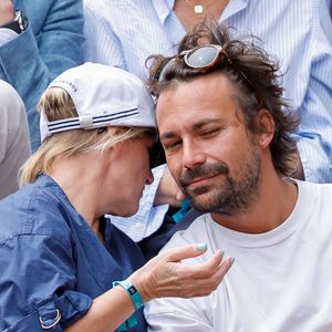 Bertrand Chameroy et Anne-Elisabeth Lemoine en tribunes lors des Internationaux de France de Tennis de Roland Garros 2025, à Paris, France, le 7 juin 2025. © Cyril Moreau/Bestimage