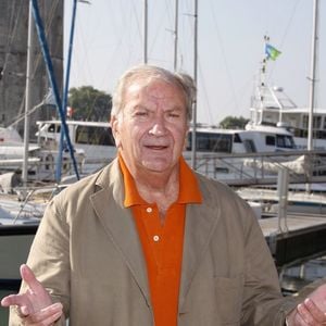 Il y a tout pile un siècle naissait Pierre Mondy, devenu populaire dans les années 70 avec son rôle du sergent Chaudard dans la série de La septième Compagnie 

Pierre lors du 10e Festival de la Fiction TV de la Rochelle.
Abaca