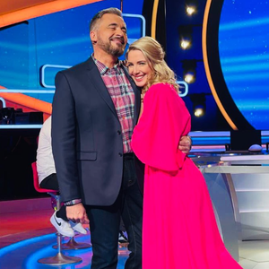 Sidonie Bonec avec Olivier Minne sur le tournage de "Tout le monde a son mot à dire"