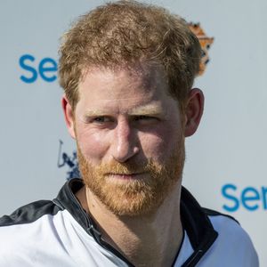 Pourtant, à en croire les mots de la présidente, ce jour-là, aucune tension ne semblait exister entre elle et le couple princier.

Le prince Harry à la Coupe de polo Handa ISPS Handa de Sentebale au Roma Polo Club, à Rome, le 24 mai 2019.

Photo : Agence / Bestimage