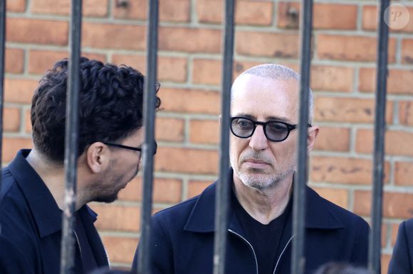 Gad Elmaleh - Sortie des obsèques de Nadia Farès en l'église Saint-Jean-de-Montmartre à Paris, le 24 avril 2026. N.Farès est décédée le 17 avril 2026 quelques jours après un "incident cardiaque" survenu le 12 avril 2026 dans la piscine du complexe sportif, Blanche (9ème).