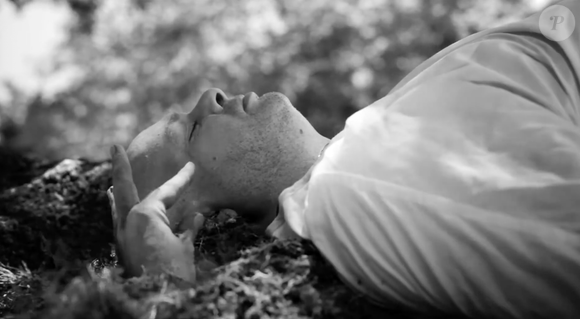 Andrew MacCarthy dans le clip "Borderline", YouTube