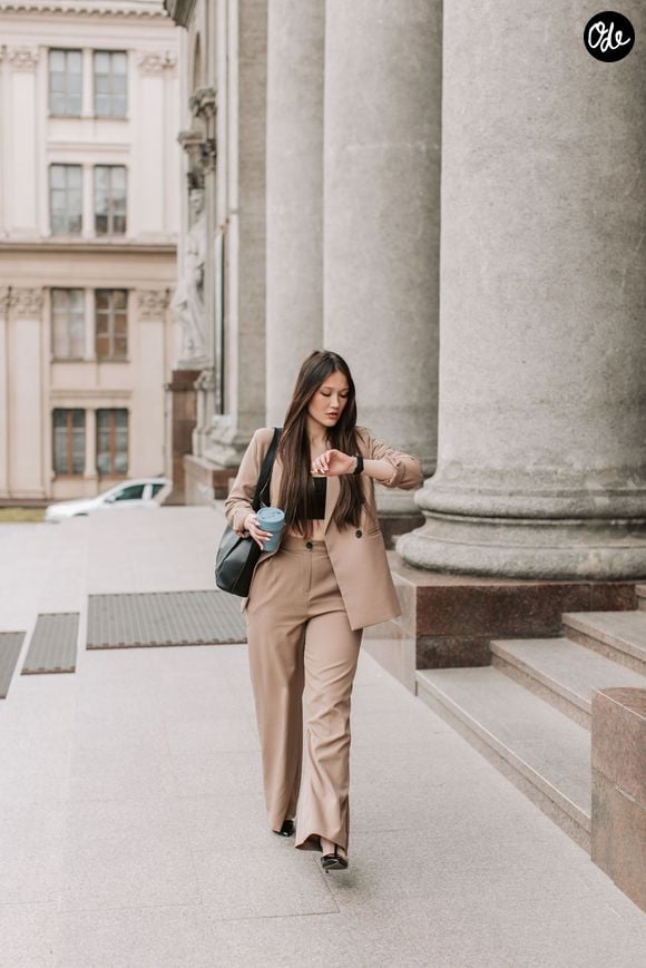 Découvrez cinq inspirations de tenues tendances pour effectuer une rentrée stylée.