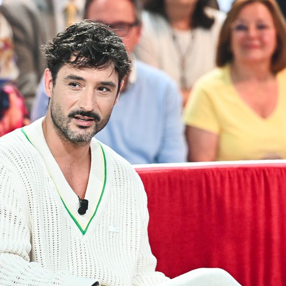 Exclusif - Jérémy Frérot - Enregistrement de l'émission "Vivement dimanche" au studio Gabriel, présentée par M.Drucker, et diffusée sur France 3 le 15 juin 2025. 
© Guillaume Gaffiot / Bestimage