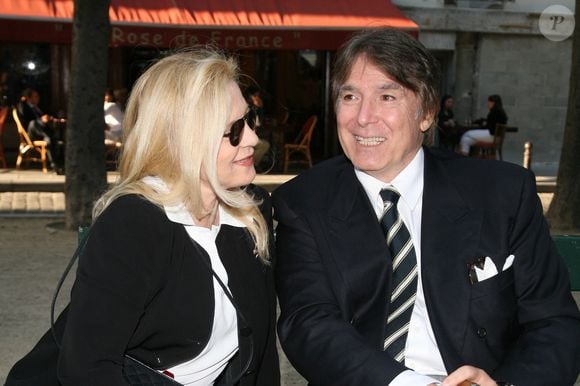 Sylvie Vartan et son mari Tony Scotti assistent au vernissage de l'exposition du photographe Jean-Marie Perier à Paris, France, le 4 juin 2009. Photo Denis Guignebourg/Abaca