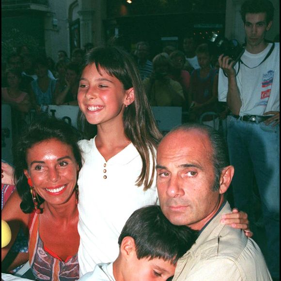 Le couple a eu deux enfants, Ludivine et Jules.

Rétro - Décès de Guy Marchand - Avec sa femme et leurs enfants en 1994.