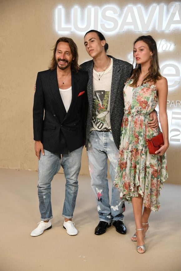 Bob Sinclar avec ses enfants Raphaël et Paloma Le Friant au photocall de la soirée LuisaViaRoma for UNICEF Winter Gala à Saint-Barthélemy le 29 décembre 2022.

Agence / Bestimage