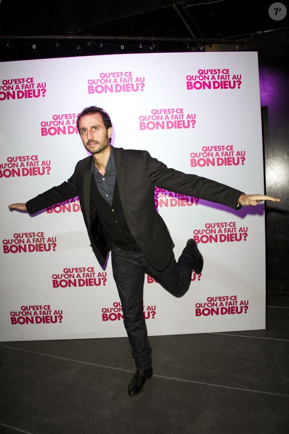 Arié Elmaleh posant à la boîte de nuit Showcase avant de célébrer le succès du film français "Qu'Est Ce Qu'on A Fait Au Bon Dieu" le 8 décembre 2014 à Paris, France. Photo Thierry Orban/Abaca