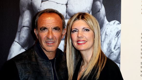 Nikos Aliagas à l'honneur : l'animateur était entouré de sa femme Tina et de personnalités de la télévision pour l'inauguration de son exposition