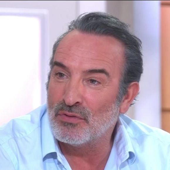 Jean Dujardin surpris par Jeanne Cherhal dans "C à vous", diffusé sur France 5 ce 11 mars 2026

Copyright : Capture d'écran France 5 / C à vous