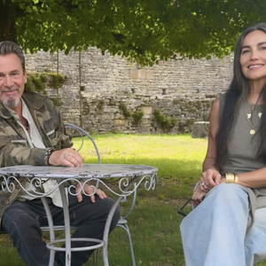 Florent Pagny s'est offert une nouvelle propriété en Bourgogne.

Audrey Crespo-Mara retrouve Florent Pagny et sa femme Azucena pour TF1.