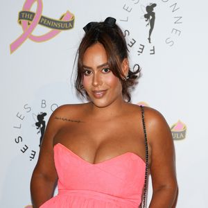 Amel Bent - Photocall du 4ème gala de charité de l'association "Les Bonnes Fées" à l'occasion de la campagne mondiale "Octobre Rose" à l'hôtel Peninsula, Paris le 5 octobre 2023. © Coadic Guirec/Bestimage