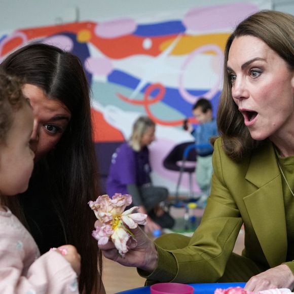 Kate Middleton Middleton, princesse de Galles, lors d'une visite à Home-Start à Oxford, le 9 octobre 2025. Home-Start UK se prépare à déployer une formation auprès de son réseau de 9 000 bénévoles sur la base de la série explicative du Centre for Early Childhood de la Royal Foundation. Photo par PA Photo/ Bestimage