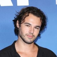 Anthony Colette, loin d’avoir vraiment quitté Danse avec les stars… Le danseur aperçu en pleine célébration lors de la finale !