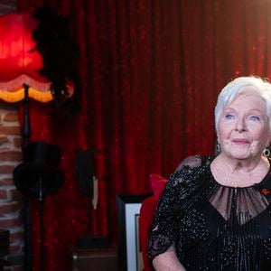D'autres artistes comme Sheila ou Enrico Macias s'imposent la même discipline pour bien vieillir.

Exclusif - Line Renaud - Backstage de l'enregistrement de l'émission "100 ans de comédies musicales pour le Sidaction" diffusée sur France 2. 
© Moreau-Perusseau / Bestimage
