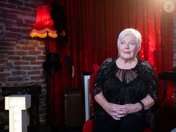 D'autres artistes comme Sheila ou Enrico Macias s'imposent la même discipline pour bien vieillir.

Exclusif - Line Renaud - Backstage de l'enregistrement de l'émission "100 ans de comédies musicales pour le Sidaction" diffusée sur France 2. 
© Moreau-Perusseau / Bestimage