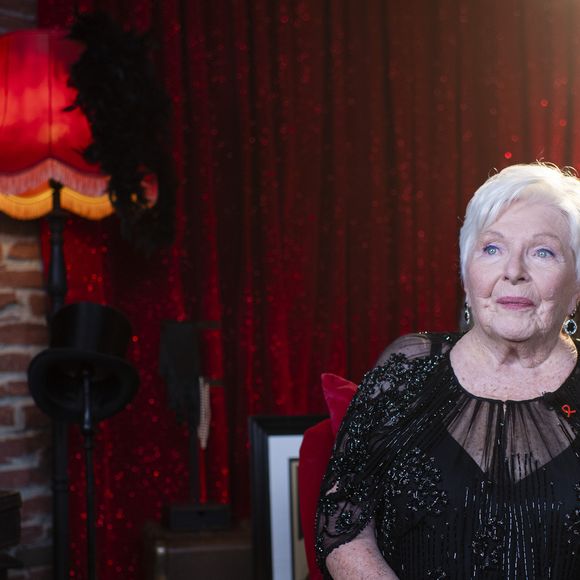 D'autres artistes comme Sheila ou Enrico Macias s'imposent la même discipline pour bien vieillir.

Exclusif - Line Renaud - Backstage de l'enregistrement de l'émission "100 ans de comédies musicales pour le Sidaction" diffusée sur France 2. 
© Moreau-Perusseau / Bestimage
