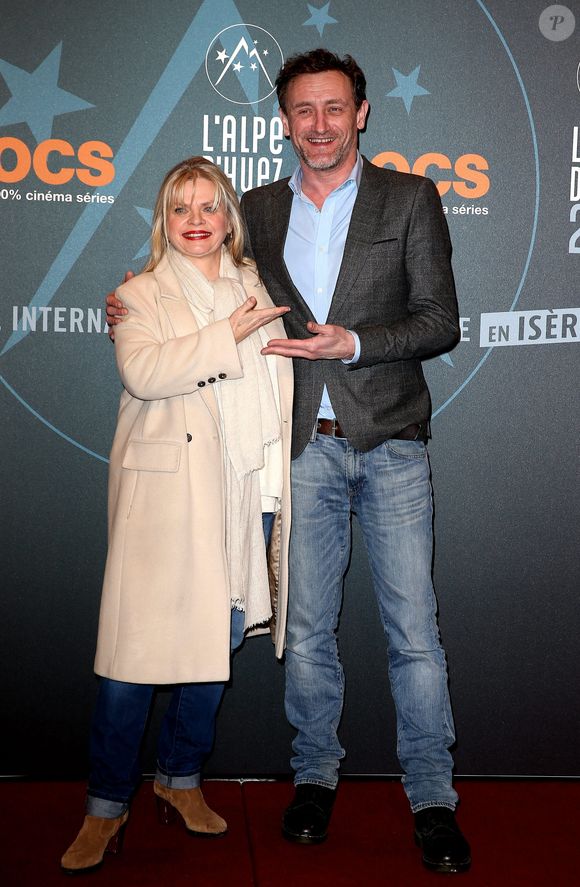 "Franchement, ça va, elle était blessée, elle a eu un accident donc il faut qu’elle ait du repos. Elle va se remettre", a-t-il premièrement déclaré

Isabelle Nanty, Jean-Paul Rouve - Soirée d'ouverture du 19ème Festival International du film de Comédie de l'Alpe d'Huez le 13 Janvier 2016. © Dominique Jacovides/Bestimage