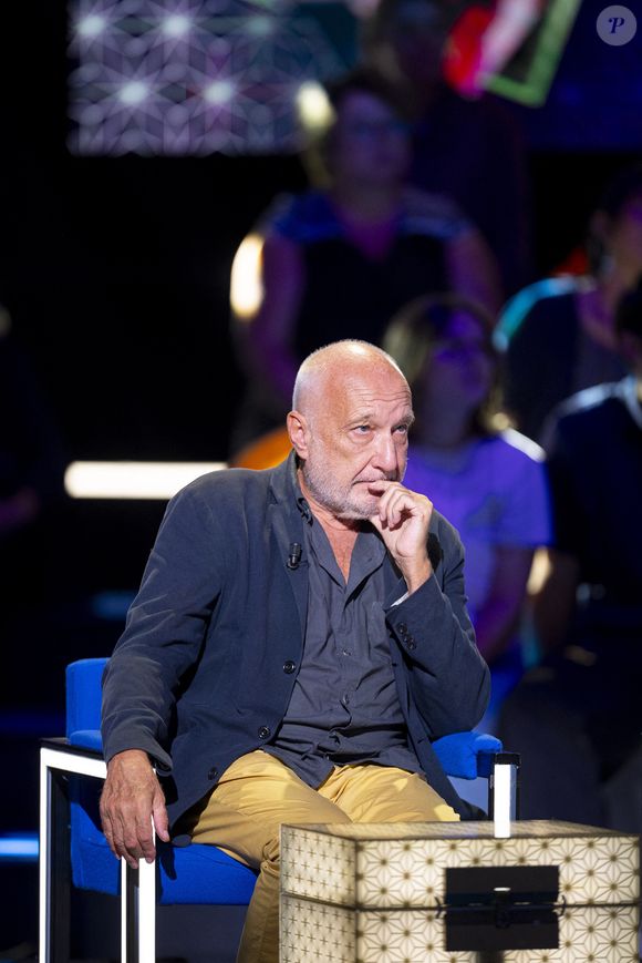 Exclusif - François Berléand lors de l'enregistrement de l'émission "La Boîte à secrets", présentée par F.Bollaert et diffusée le 26 septembre 2025 sur France 3, dans les studios du Lendit à Saint-Denis, Seine Saint-Denis, France, le 8 septembre 2025. © Pierre Perusseau/Bestimage