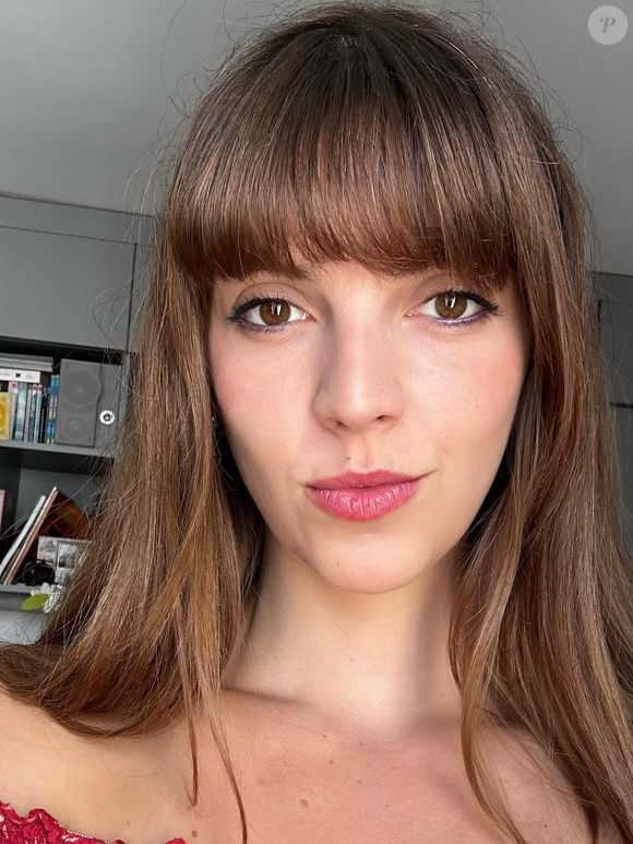 Cette dernière est née des amours entre la journaliste de CNews et son ex mari Thomas Hugues...


Laëtitia Hugues, la fille de Laurence Ferrari et Thomas Hugues s'est lancée dans la musique sous le nom de Laëlou