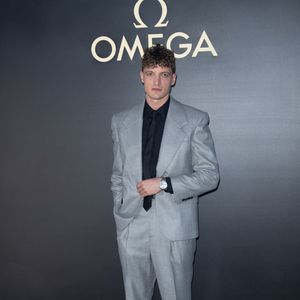 Niels Schneider lors du tapis rouge de Omega à Milan en avril 2024. © SGP / BESTIMAGE