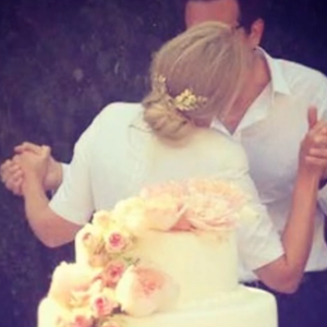 Agathe Lecaron surprise par son mari pour sa dernière dans "Les Maternelles"