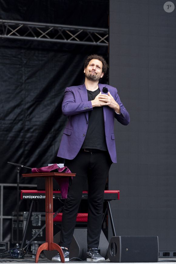 Exclusif - Eric Antoine lors de l’hommage à l'humoriste Guillaume Bats, mort à 36 ans, à Montmirail, Marne, France, le 17 juin 2023. © Pierre Perusseau/Bestimage