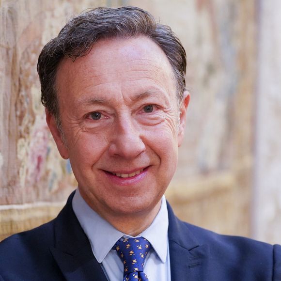 "C’est incroyable. Il est vraiment une légende. Je suis ravie d’être à ses côtés", ajoute-t-elle.

Stéphane Bern - 35e Journée du Livre Politique à à l'Assemblée nationale (Hôtel de Lassay) le 11 avril 2026.

© Anne-Sophie Guebey / Bestimage