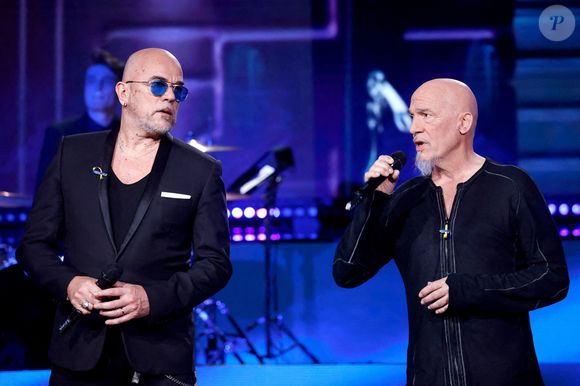 Pascal Obispo, Florent Pagny - Emission spéciale "Unis pour l'Ukraine" à la Maison de la Radio et de la Musique, diffusée en direct sur France 2 et présentée par Nagui et Leïla.Kaddour à Paris le 8 mars 2022 © Cyril Moreau / Jack Tribeca / Bestimage