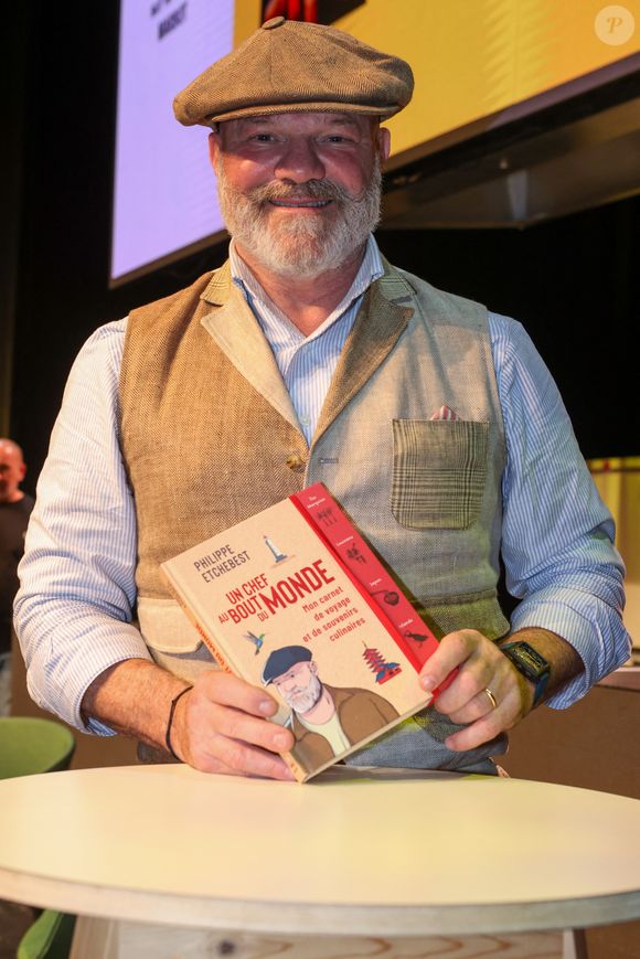 Le chef Philippe Etchebest au 20ème Festival du Livre gourmand au Théâtre de Périgueux, le 15 novembre 2025. ©Jean-Marc LHOMER/Bestimage.