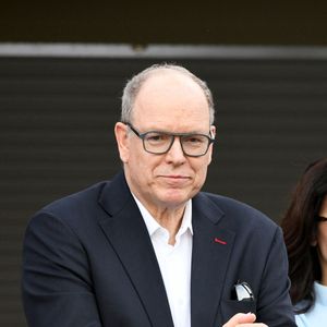 Le prince Albert II, de son côté, a reçu le titre de Membre Honoraire du CISM, devenant ainsi "le premier chef d’État" à obtenir cette distinction prestigieuse.

Le prince Albert II de Monaco a assisté au 1er Tournoi Monaco Sevens qui s'est déroulé au Stade prince héréditaire Jacques à Beausoleil, le 1er mai 2026.© Bruno Bebert/Bestimage