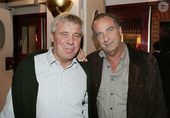 Le journaliste français Bruno Mazure et l'humoriste français Yves Lecoq assistent à la première de l'humoriste française Sylvie Joly au théâtre des Mathurins à Paris, France, le 19 septembre 2005. Photo par Laurent Zabulon/ABACAPRESS.COM.