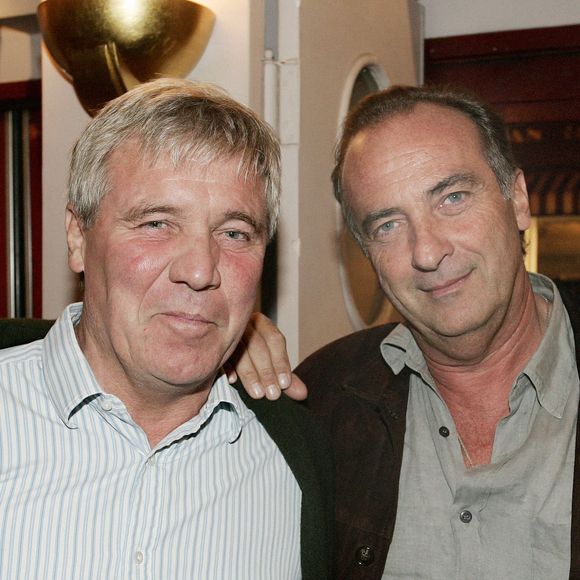 Le journaliste français Bruno Mazure et l'humoriste français Yves Lecoq assistent à la première de l'humoriste française Sylvie Joly au théâtre des Mathurins à Paris, France, le 19 septembre 2005. Photo par Laurent Zabulon/ABACAPRESS.COM.