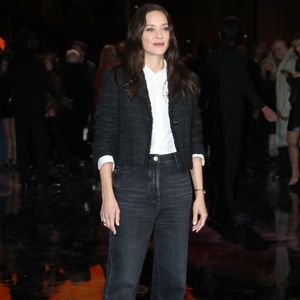 Marion Cotillard - Célébrités au Défilé Chanel, Collections Prêt-à-porter Printemps / Eté 2026, dans le cadre de la Fashion Week de Paris. Au Grand Palais à Paris, France, le 06 Octobre 2025.

© Bertrand Rindoff / Bestimage