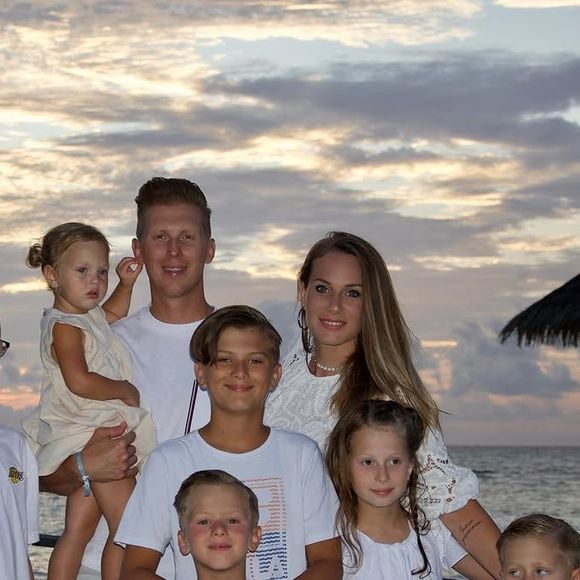 Camille avec son ex mari Nicolas Santoro et leurs enfants. Instagram @madame.santoro