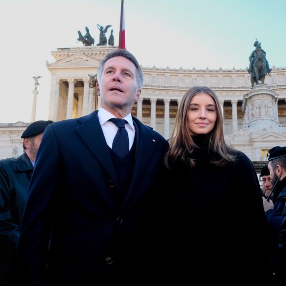 Cependant, elle prend aussi son rang de la maison de Savoie très au sérieux

Emmanuel Philibert de Savoie et sa fille Vittoria lors du 146ème anniversaire de la Garde d'honneur du Panthéon au monument Victor-Emmanuel II (Altare della Patria - Autel de la Patrie) à Rome. Le 21 janvier 2024
© LaPresse / Panoramic / Bestimage