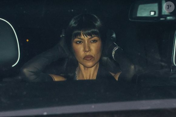 Kourtney Kardashian à la soirée d'anniversaire de sa maman Kris Jenner à Beverly Hills, dans la maison de Jeff Bezos, le 8 novembre 2025. © Backgrid USA / Bestimage