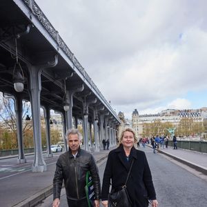 Paul Belmondo, Luana - Inauguration de "La promenade Jean-Paul Belmondo" au terre-plein central du pont de Bir-Hakeim, ouvrage public communal situé sous le viaduc du métro aérien, à Paris (15e, 16e) le 12 avril 2023. © Cyril Moreau/Bestimage