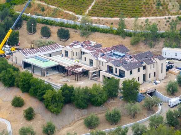 EXCLUSIF Hidden Hills, Californie – Photo prise le 5 juin 2025 – Cinq ans plus tard, Kylie Jenner a révélé qu'elle était prête à emménager dans son immense manoir de Hidden Hills, doté d'un bunker souterrain. Backgrid USA / Bestimage. Backgrid USA / Bestimage