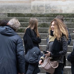 Niels Arestrup est mort le 1er décembre dernier à l'âge de 75 ans

Niels Arestrup épouse Isabelle Le Nouvel lors de la cérémonie d'enterrement de l'acteur franco-danois Niels Arestrup devant l'église Saint-Roch à Paris, le 10 décembre 2024. Niels Arestrup, décédé le 1er décembre 2024 à l'âge de 75 ans, était un pilier du théâtre et du cinéma français depuis les années 1970, mais son profil a été rehaussé au niveau international au cours de la première décennie de ce siècle par deux films réalisés par Jacques Audiard. Photo par Nasser Berzane/ABACAPRESS.COM