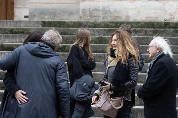 Niels Arestrup est mort le 1er décembre dernier à l'âge de 75 ans

Niels Arestrup épouse Isabelle Le Nouvel lors de la cérémonie d'enterrement de l'acteur franco-danois Niels Arestrup devant l'église Saint-Roch à Paris, le 10 décembre 2024. Niels Arestrup, décédé le 1er décembre 2024 à l'âge de 75 ans, était un pilier du théâtre et du cinéma français depuis les années 1970, mais son profil a été rehaussé au niveau international au cours de la première décennie de ce siècle par deux films réalisés par Jacques Audiard. Photo par Nasser Berzane/ABACAPRESS.COM