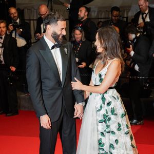 Comme le montrent des photos partagées par "Paris Match", virée en bateau, jet-ski et bonne ambiance au programme.

Karim Benzema et sa compagne Lyna Khoudri à la descente des marches du film « 13 jours 13 nuits » lors du 78ème Festival International du Film de Cannes. Le 23 mai 2025
© Backgrid USA/ Bestimage