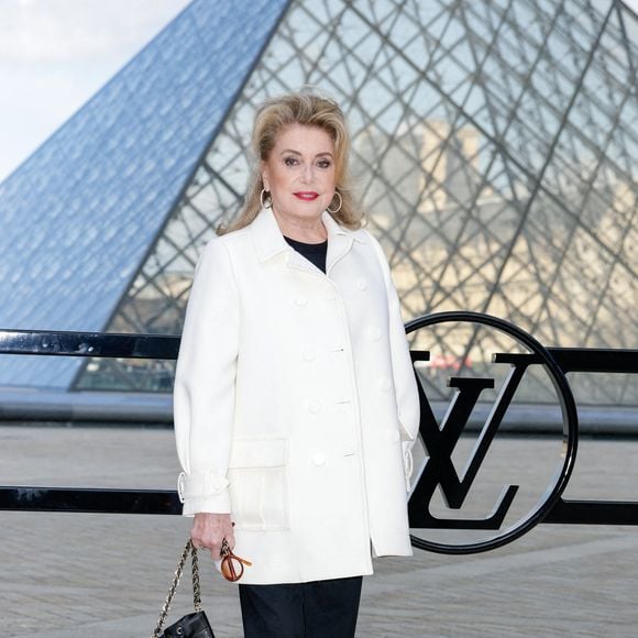 Catherine Deneuve au photocall du défilé Louis Vuitton "Collection Femme Prêt-à-Porter Automne/Hiver 2026-2027" lors de la Fashion Week de Paris, le 10 mars 2026

© Olivier Borde / Bestimage