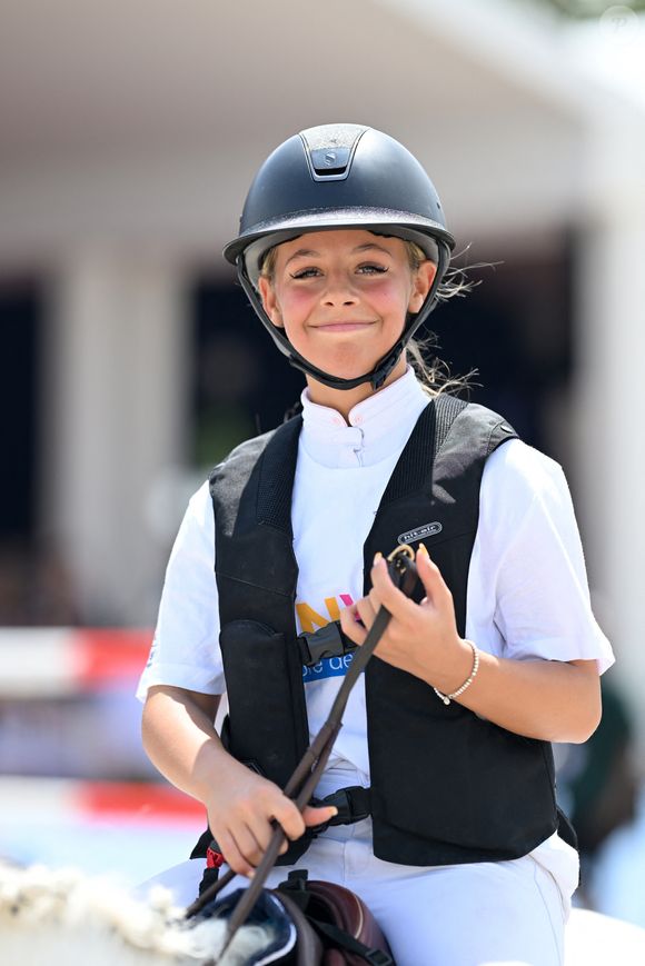 Il faut compter entre 160 et 240 euros en fonction des longueurs.

Giulia Sarkozy sur Valentine lors de la coupe Kids Cup L'Envol lors du Longines Paris Eiffel Jumping le 20 juin 2025

Perusseau / Veeren / Bestimage