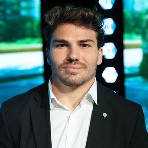 Exclusif - Antoine Dupont assiste à la Conférence de Presse sur le renouvellement du partenariat entre PEUGEOT et le STADE TOULOUSAIN à Paris, France le 02 octobre 2025. Photo by Jerome Domine/ABACAPRESS.COM