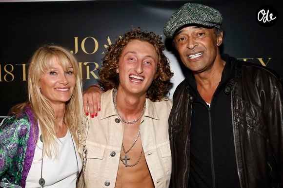 Joalukas Noah avec ses parents, Isabelle Camus et Yannick Noah lors de la soirée d'anniversaire de Joalukas Noah, fils de Yannick Noah et Isabelle Camus, pour ses 18 ans à Paris le 10 juin 2022.

© Cyril Moreau / Bestimage