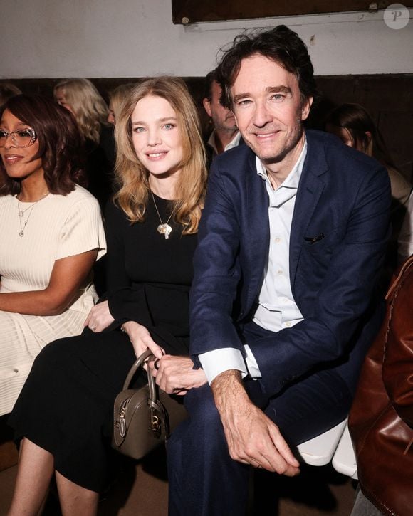 Le couple ne pensait plus agrandir sa famille avant cette heureuse surprise.

Le défilé Stella McCartney WI26 au Grand Manège Jean Caucanas à Paris, France.
© Backgrid USA / Bestimage