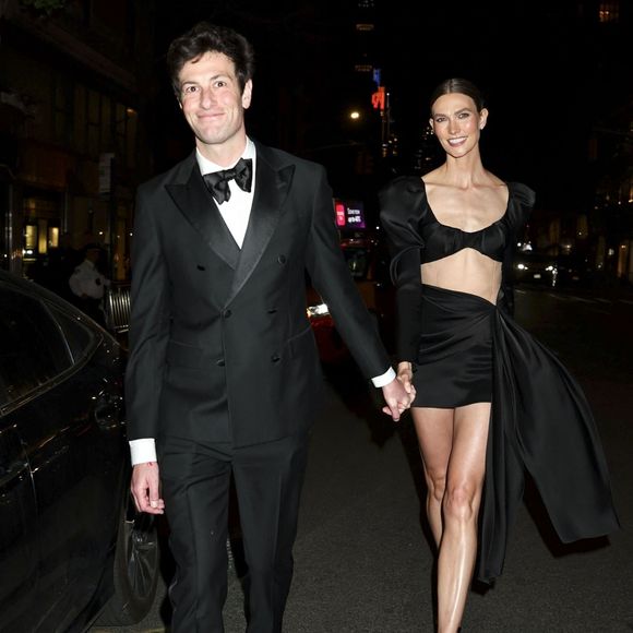 Josh Kushner et Bob Iger seraient prêts à racheter la franchise à Mark Walter, sous réserve de l'approbation de la NBA. 

Karlie Kloss et Josh Kushner à New York City après le Met Gala. © Backgrid USA / Bestimage